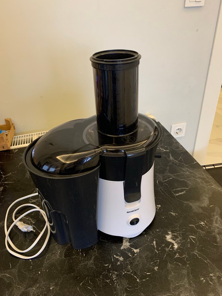 Beyaz ve gri elektrikli meyve sıkacağı - Görsel 3