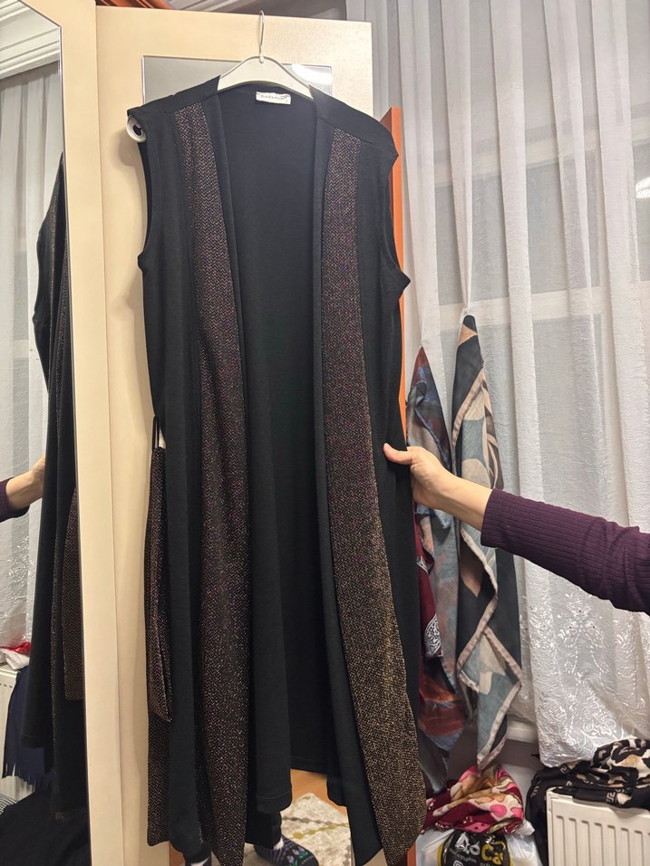 Drapeli Siyah Yılan Desenli Uzun Kadın Yelek - Görsel 2