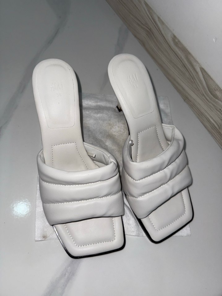 Beyaz Stiletto Topuklu Kadın Terlik - Görsel 2