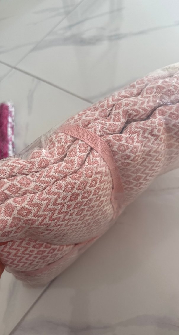 Pembe Desenli Yatak Örtüsü ve Çift Kişilik Pike - Görsel 2