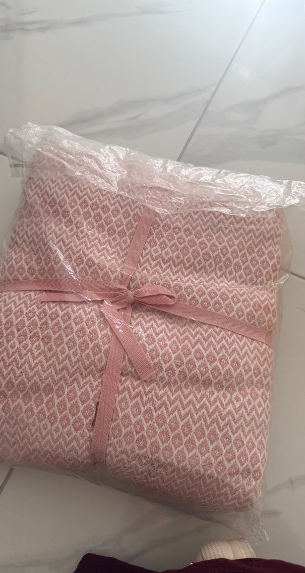 Pembe Desenli Yatak Örtüsü ve Çift Kişilik Pike - Görsel 3