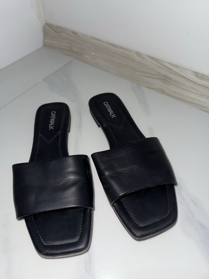 Siyah Tokalı Kadın Terlik - Görsel 2