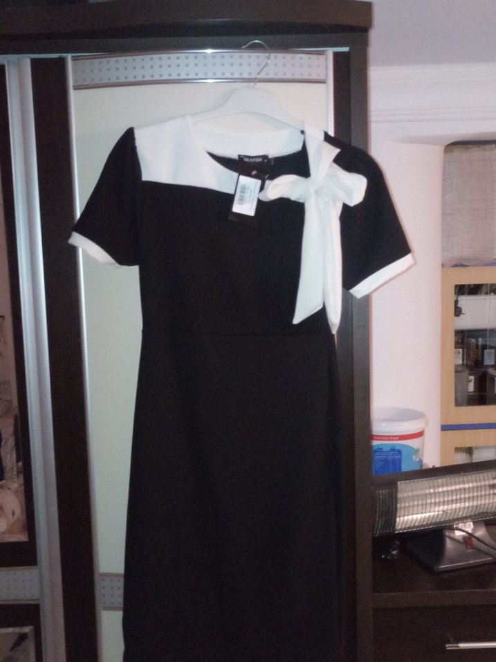 Siyah Beyaz Fiyonk Detaylı Midi Elbise - Görsel 3