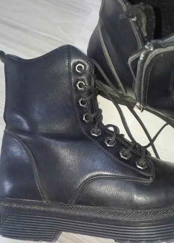 Siyah Deri Bağcıklı Kadın Bot - Görsel 2