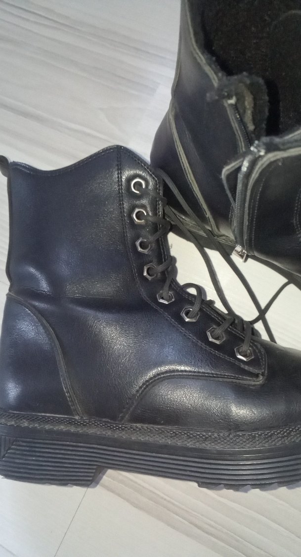 Siyah Deri Bağcıklı Kadın Bot - Görsel 2