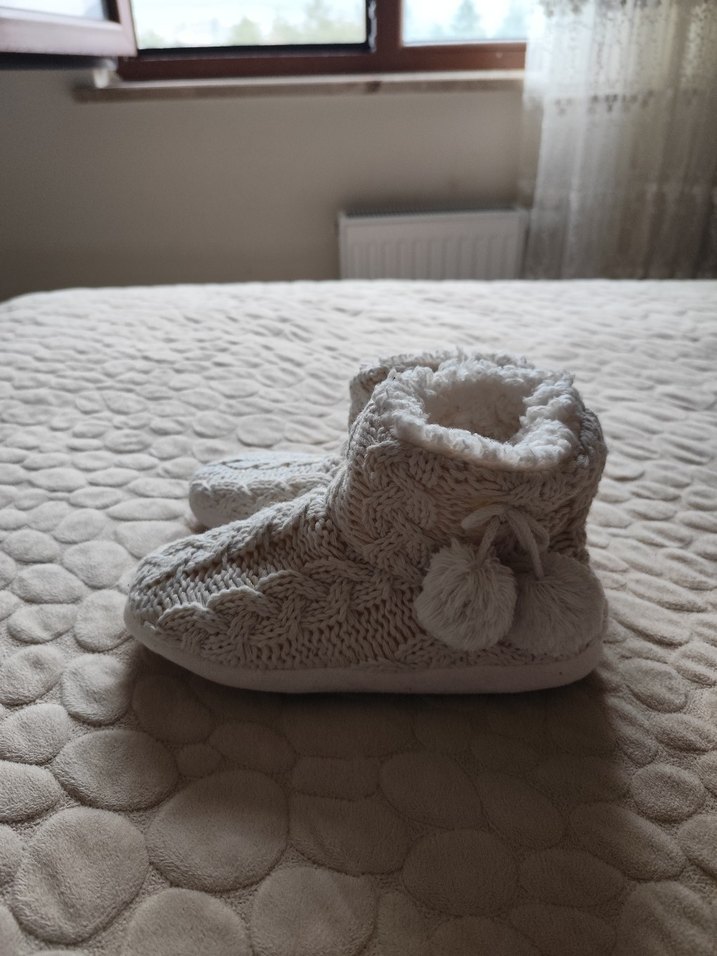 Kız Çocuk Örgü Beyaz Sıcak Ev Terliği - Görsel 3