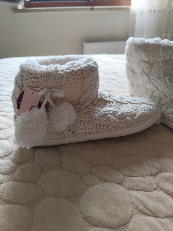 Kız Çocuk Örgü Beyaz Sıcak Ev Terliği - Görsel 2