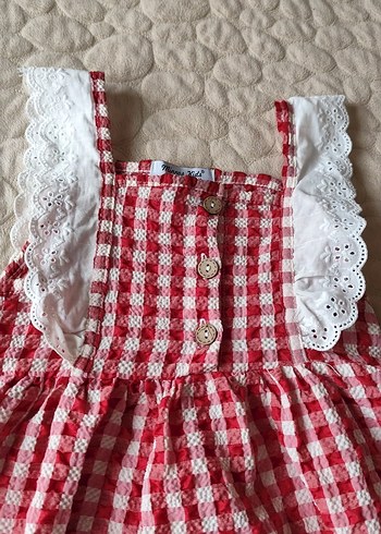 Kız Çocuk Kırmızı Fırfırlı Nakışlı Elbise - Görsel 2