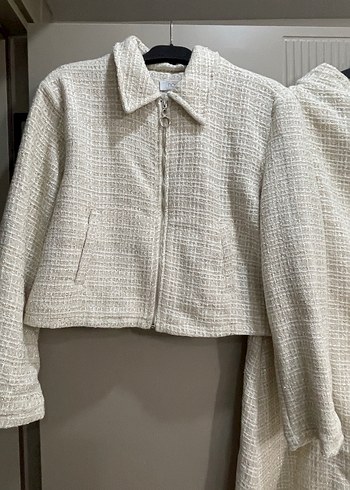 Kadın Beyaz Kısa Ceket ve Etek Takımı - Görsel 2