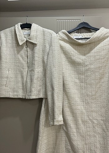 Kadın Beyaz Kısa Ceket ve Etek Takımı - Görsel 5