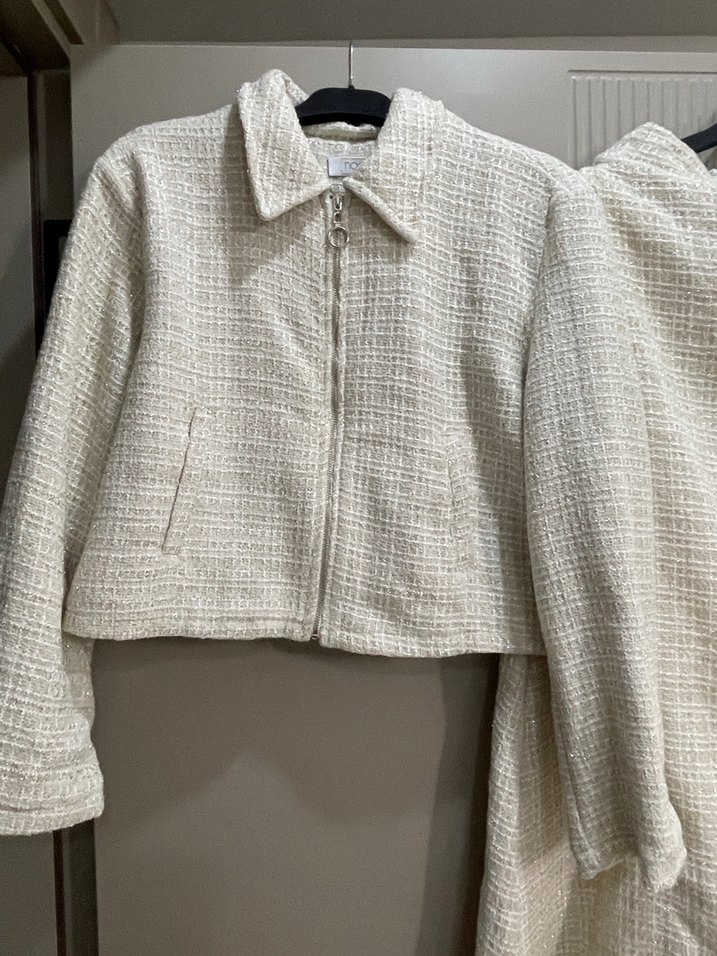 Kadın Beyaz Kısa Ceket ve Etek Takımı - Görsel 2