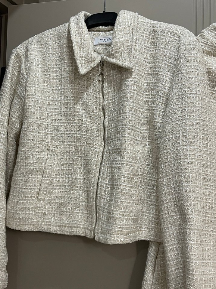 Kadın Beyaz Kısa Ceket ve Etek Takımı - Görsel 4