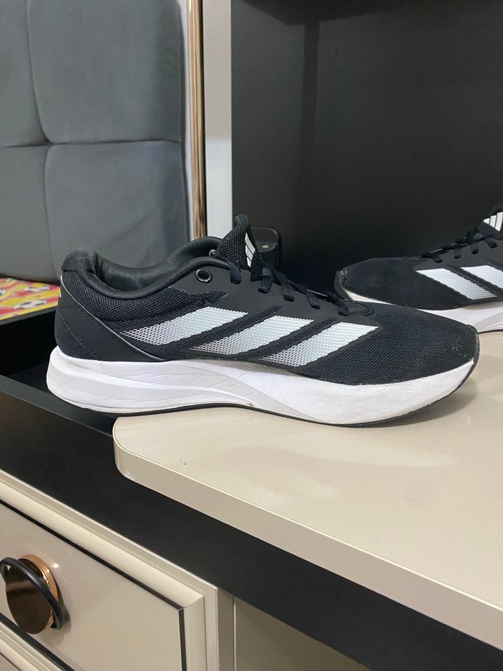 Adidas Siyah-Beyaz Spor Ayakkabı — görsel 5/7