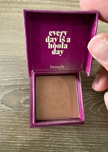 Benefit Hoola Mini Allık 2.5g Bordo - Görsel 2