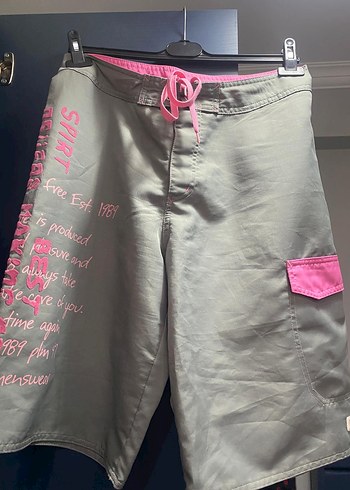 Gri Baskılı Kemerli Mini Şort - Görsel 2