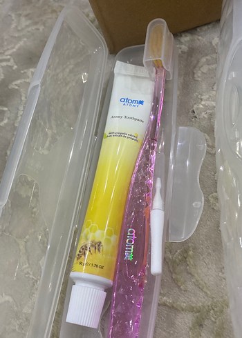 Renkli Diş Fırçası ve Macunu Seyahat Seti 4 u bir fiyat - Görsel 2