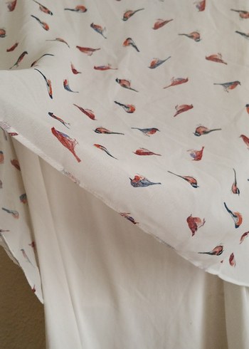 Beyaz Kuş Desenli Kısa Kollu Bluz - Görsel 2