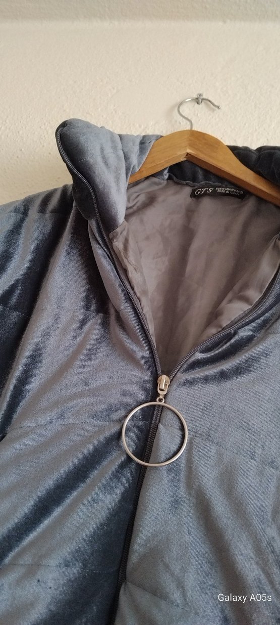 Gri fermuarlı kısa şişme mont - Görsel 3