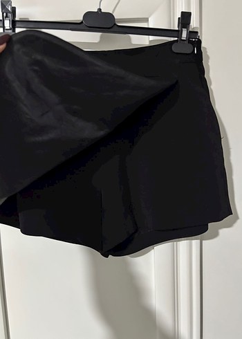 Siyah Şortlu Etek - Görsel 2