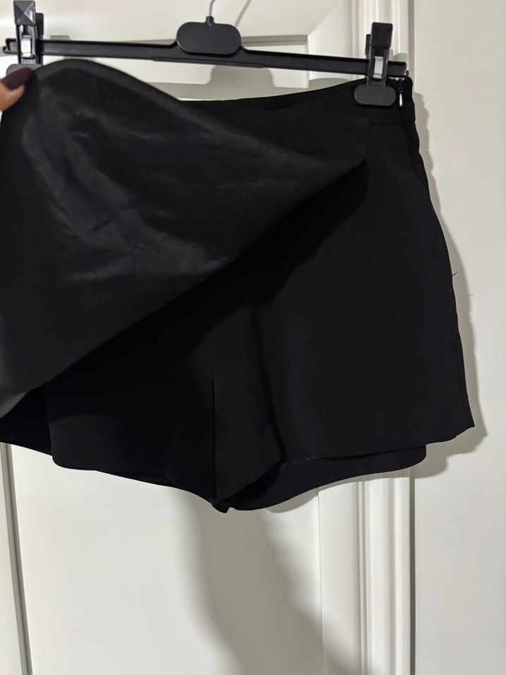 Siyah Şortlu Etek - Görsel 2
