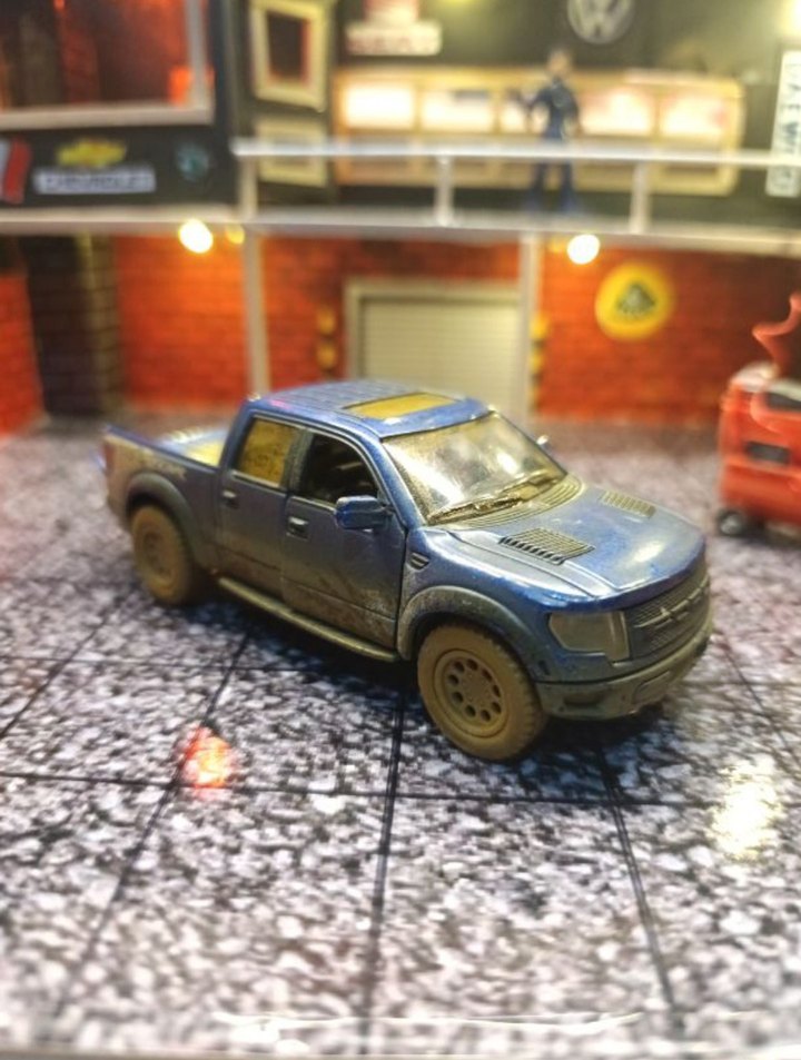 Mavi ve Gri Oyuncak Kamyonet - Görsel 3