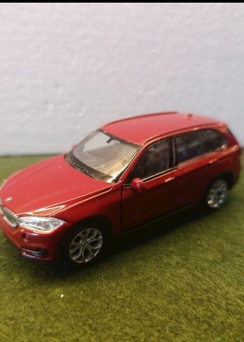 Parlak Kırmızı Oyuncak Araba - Görsel 4