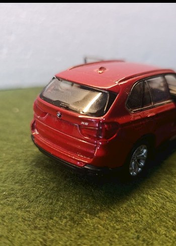 Parlak Kırmızı Oyuncak Araba - Görsel 5