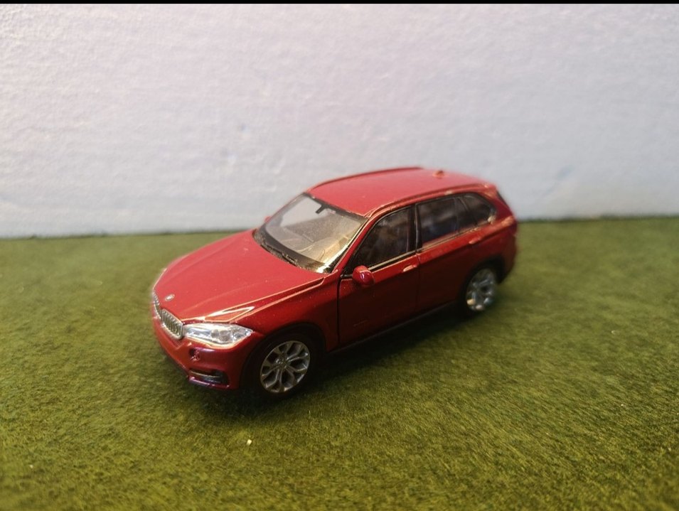 Parlak Kırmızı Oyuncak Araba - Görsel 4