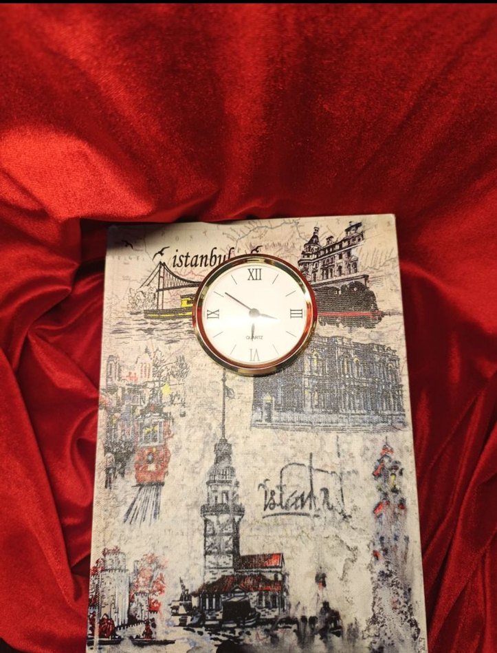 Altın Detaylı İstanbul Temalı Masa Saati - Görsel 4