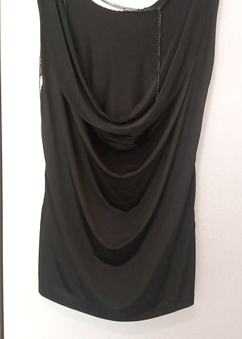 sırtı açık ve zincir detaylı mini elbise - Görsel 2