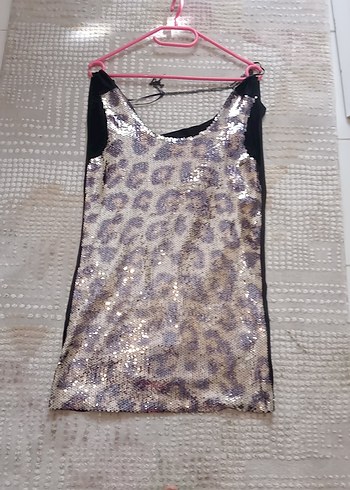 sırtı açık ve zincir detaylı mini elbise - Görsel 3