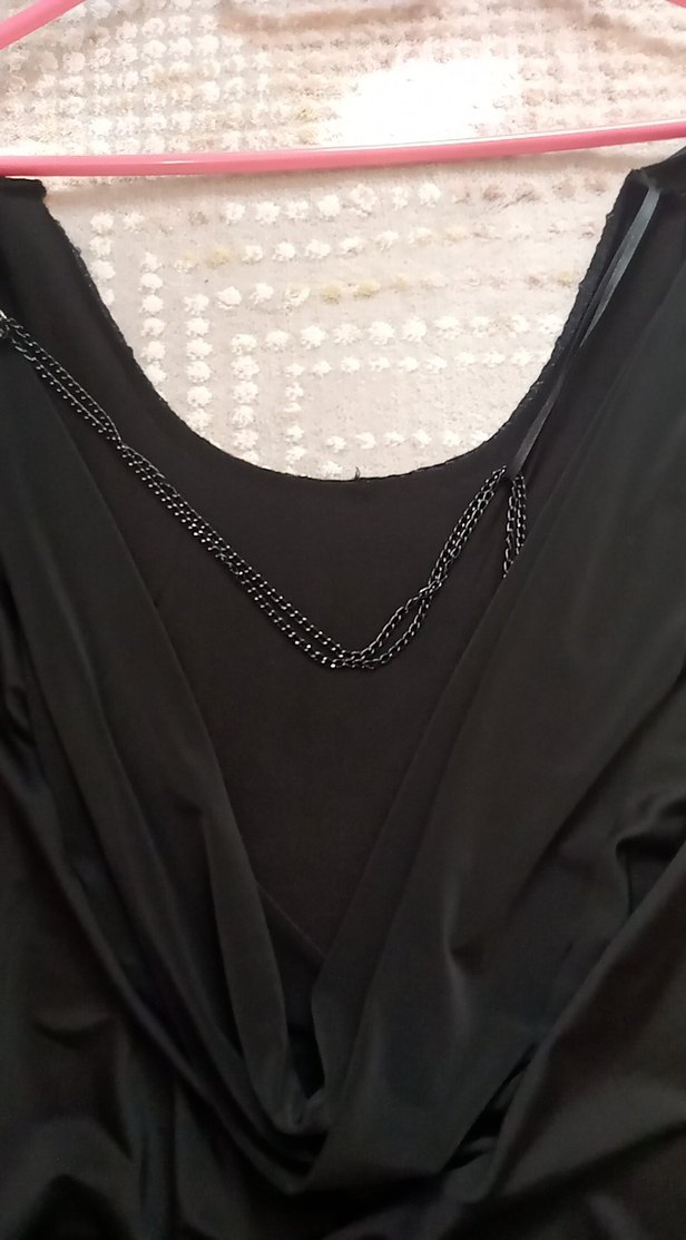 sırtı açık ve zincir detaylı mini elbise - Görsel 4