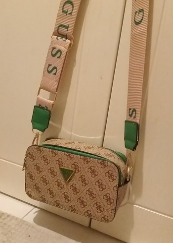 Desenli Guess Kadın cantasi - Görsel 4