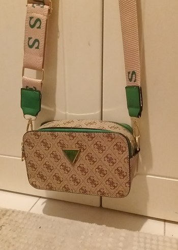 Desenli Guess Kadın cantasi - Görsel 2