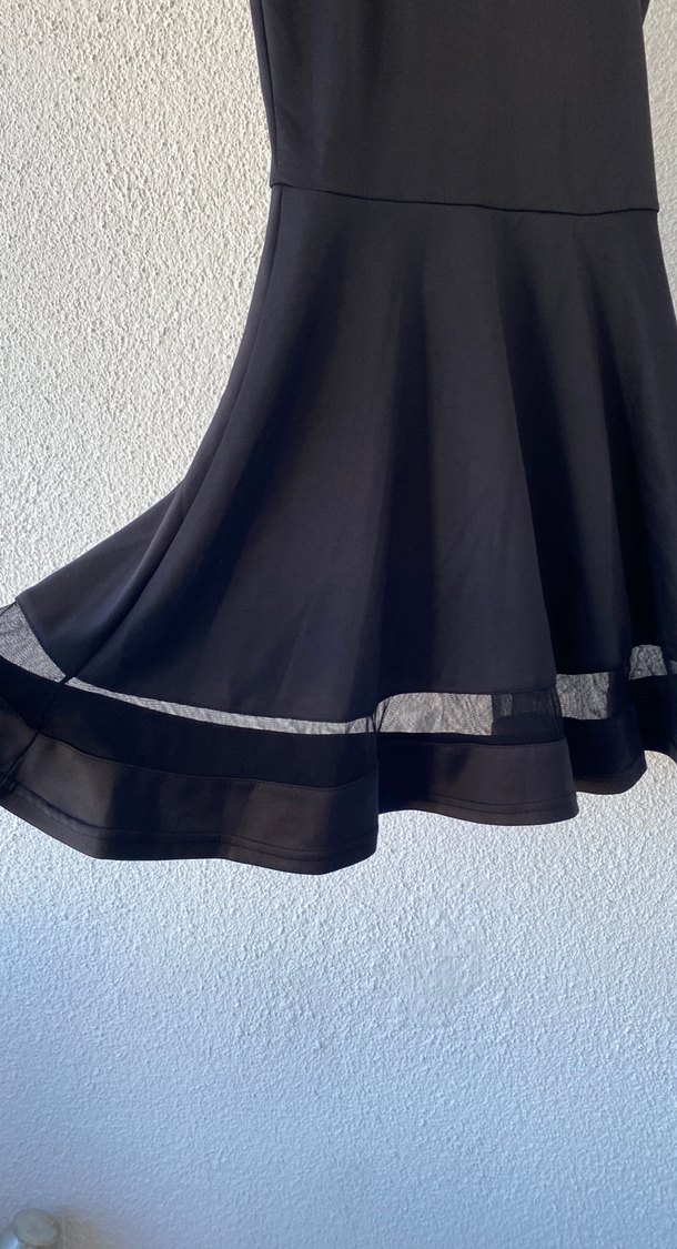 Siyah Fırfırlı Yüksek Yakalı Midi Elbise - Görsel 4