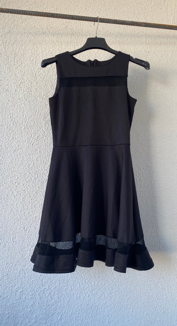 Siyah Fırfırlı Yüksek Yakalı Midi Elbise - Görsel 2