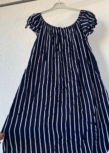 Cizgili ister kayık yaka olarak ister omuzda kullanabilirsiniz - Görsel 4