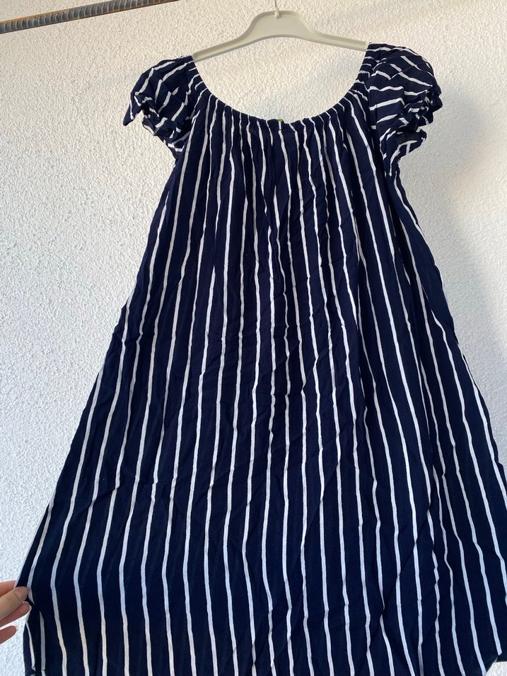 Cizgili ister kayık yaka olarak ister omuzda kullanabilirsiniz - Görsel 4