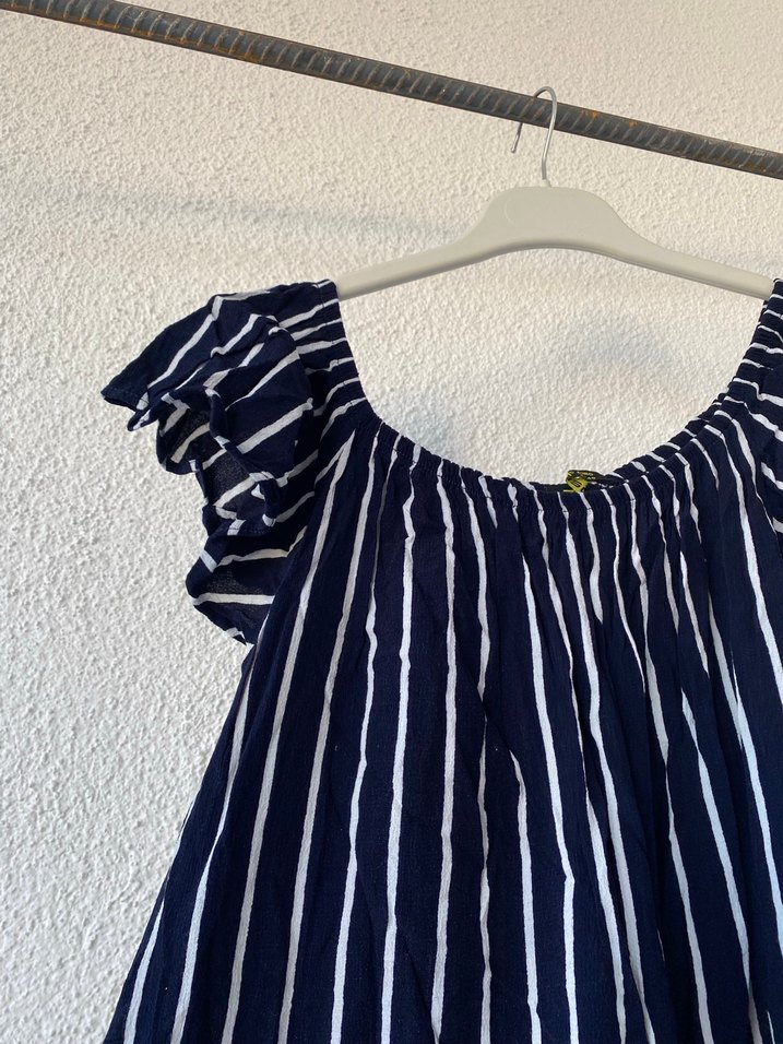 Cizgili ister kayık yaka olarak ister omuzda kullanabilirsiniz - Görsel 3