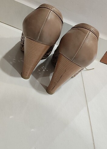 Deri topuklu ayakkabı - Görsel 5