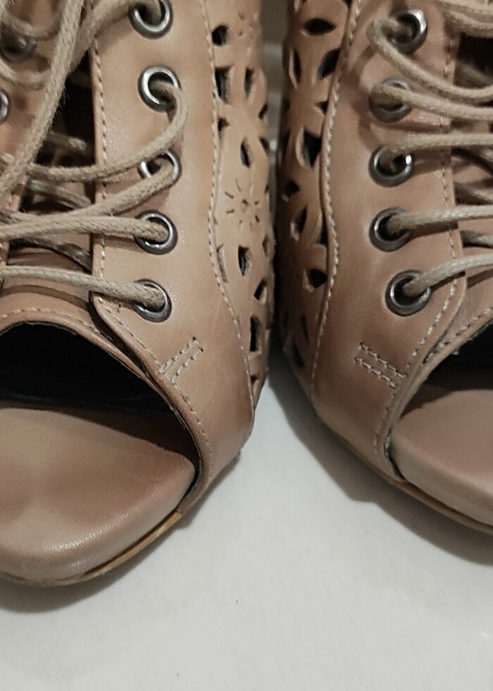 Deri topuklu ayakkabı  - Görsel 2