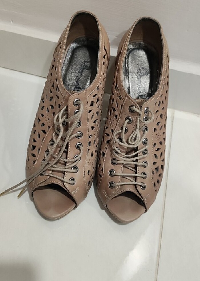 Deri topuklu ayakkabı  - Görsel 4