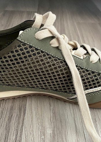 Zara model Haki fileli  Bağcıklı Kadın Spor Ayakkabı - Görsel 3