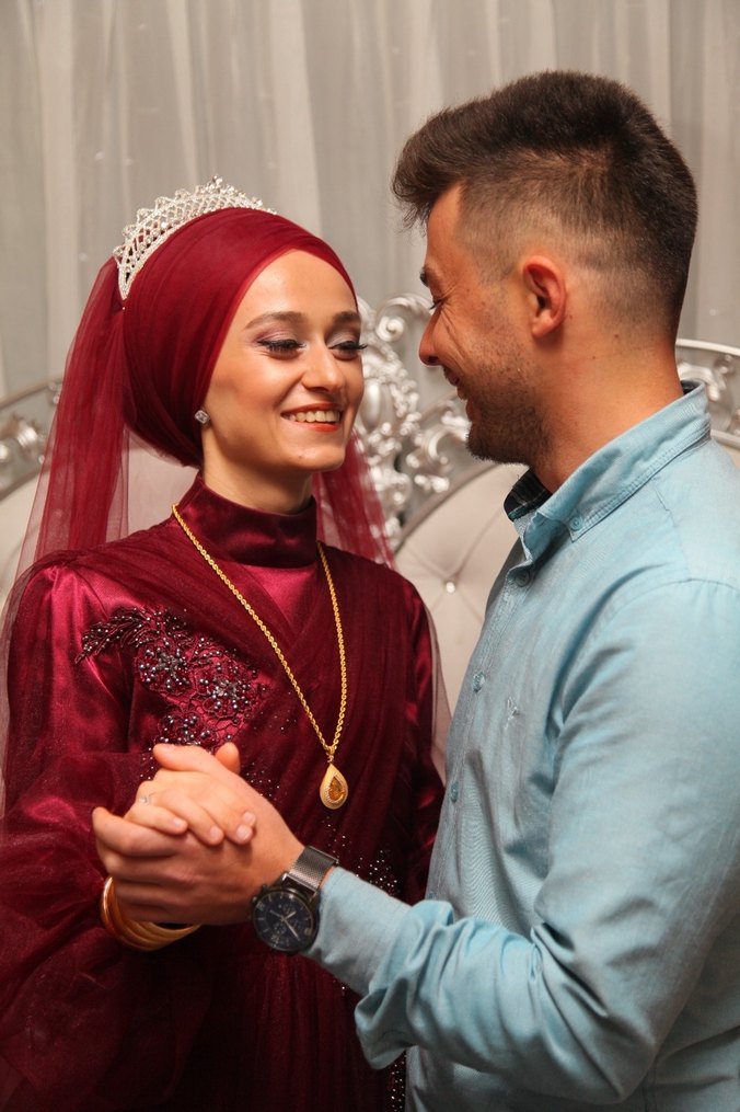 Bordo Parlak Drape Detaylı Tesettür Abiye - Görsel 2