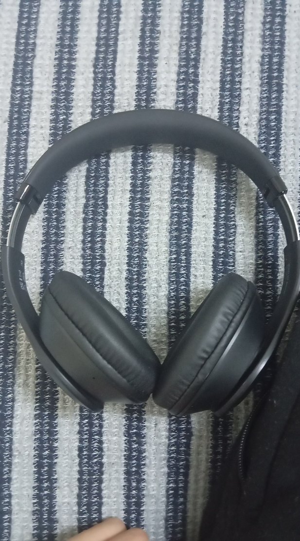 Siyah ve Gri Kablosuz Kulaklık - Görsel 2