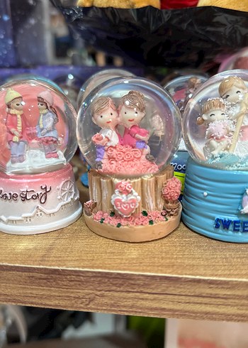 Renkli Aşk Temalı Kar Küresi Biblosu - Görsel 4