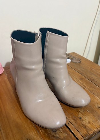 Bej Kadın Deri Topuklu Bot - Görsel 4