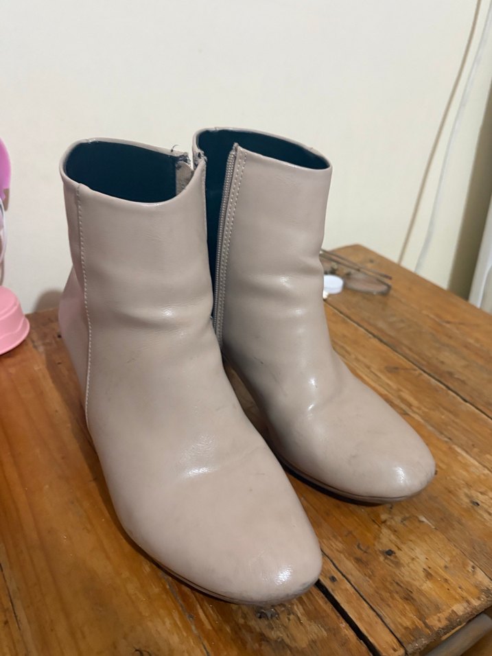 Bej Kadın Deri Topuklu Bot - Görsel 4