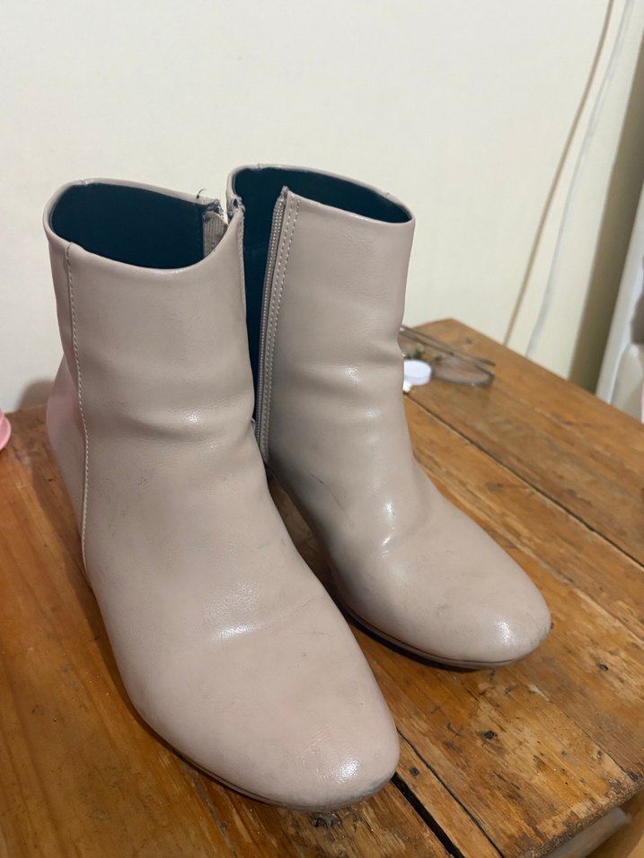 Bej Kadın Deri Topuklu Bot - Görsel 3