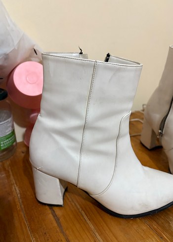 Beyaz Deri Stiletto Topuklu Kadın Bot - Görsel 3